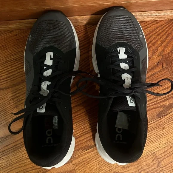 On Cloudrunner sneaker size 8.5 mens or size 10 women’s - Picture 2 of 8